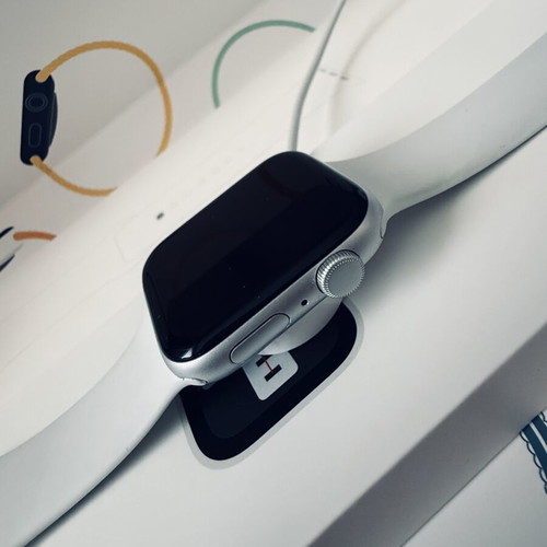 Apple Watch SE 2nd Gen 44mm GPS Silver Aluminium with White Sport Band