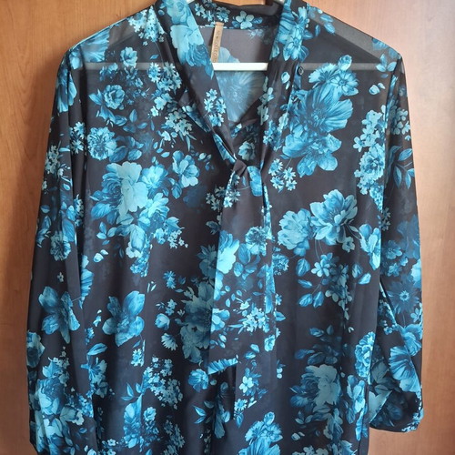 Floral shirt one size like new, black with turquoise print