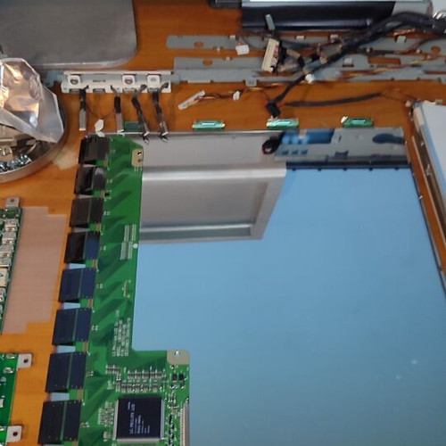 Apple Macintosh components used, including Cinema Display and keyboard from 2004