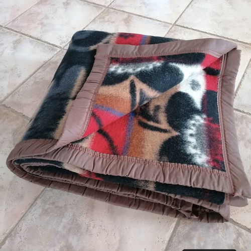 Handmade wool blanket vintage like new 190×210