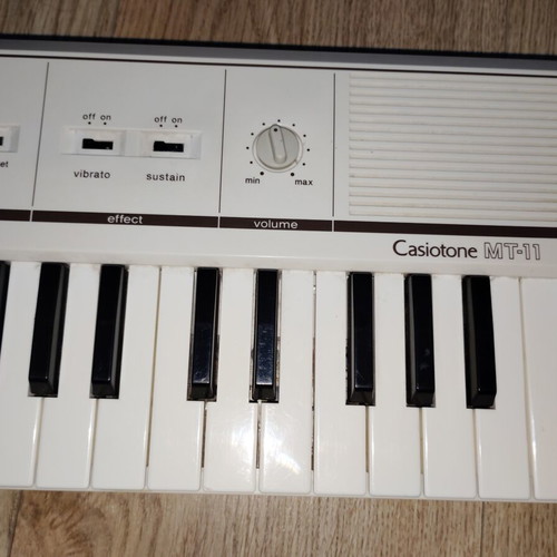 Casio Casiotone MT-11 keyboard used, missing battery cover and knobs