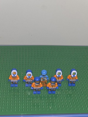 Lego Arctic minifigure set