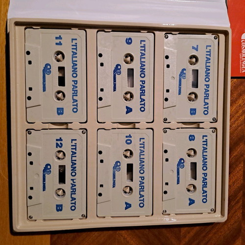 Cosmolingua Italian case like new with book and 12 cassettes