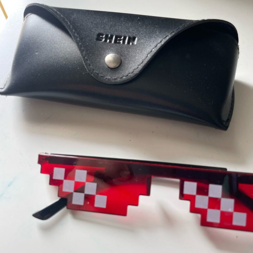 Pixel glasses like new with case