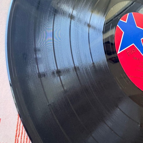 Dallas TV Soundtrack LP near mint, pop