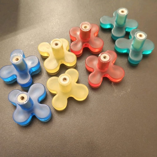 Plastic flower-shaped knobs used, pack of 8 pieces