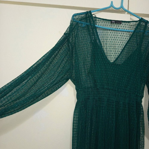 Zara dress like new in emerald color, size small
