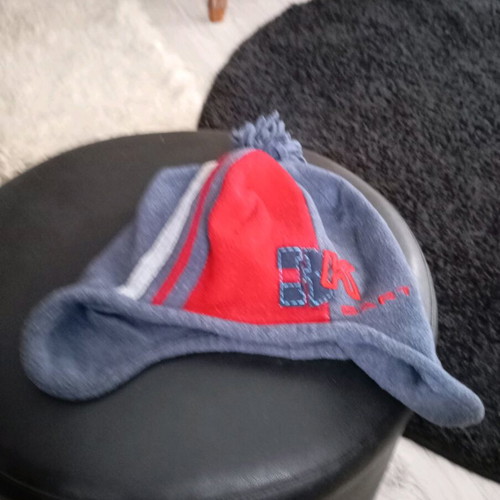 Hat covering ears like new