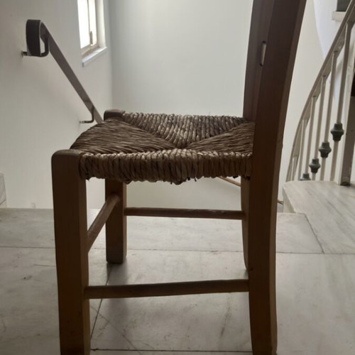 Stool like new, rattan wood