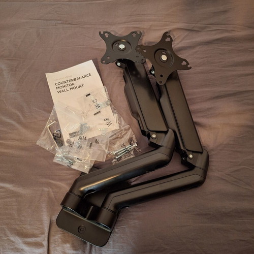 Brateck LDA32-114 Wall Mount for 2 Monitors up to 32" like new