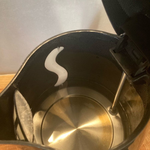 JuroPro 2.0 liter kettle used, black with inox surfaces