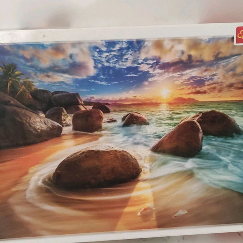 Puzzles used, pack of two with 1000 and 500 pieces