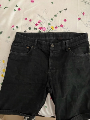 Βερμούδα Bershka νέα, μέγεθος 32, μαύρη
