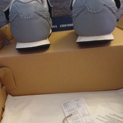 Reebok kids shoes size 24.5 like new, gray with rhino design