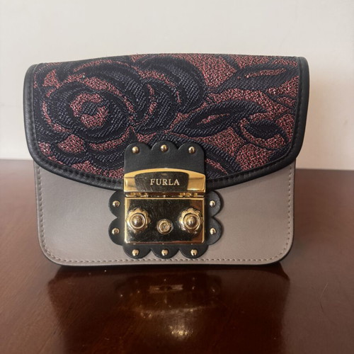 Furla Metropolis crossbody bag like new, beige