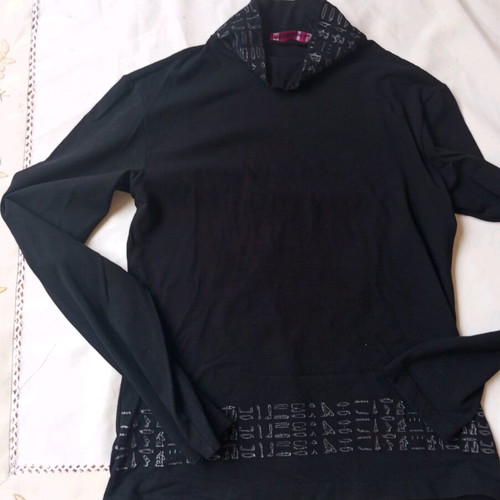 Blouse used, size S, black with slight discoloration