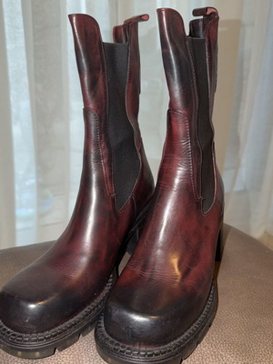Leather boots size 39 new