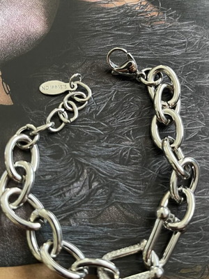 Modern stainless steel bracelet with zircon detail