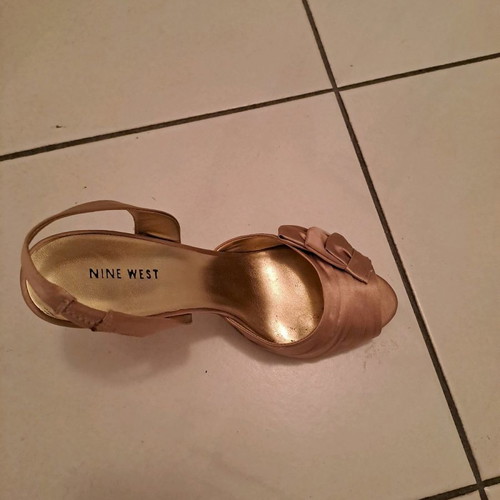 Nine West high heel sandal used, size 40, satin champagne color