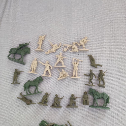 Model figures with horses and soldiers, scale 1/72
