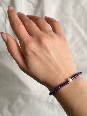 Handmade bracelet with glass beads and pearl, new, white and purple