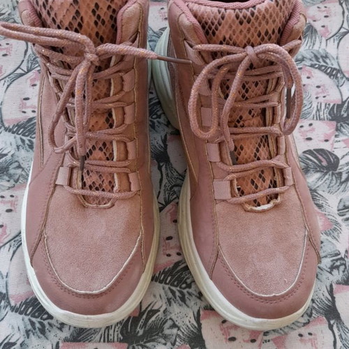 Pink athletic ankle boots like new, size 40 with snake print