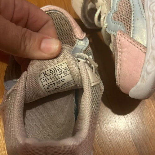 Children's athletic sneakers used with lights, size 28, pink and turquoise