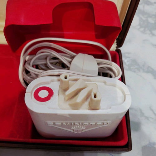 Remington vintage electric shaver from the 1960s like new
