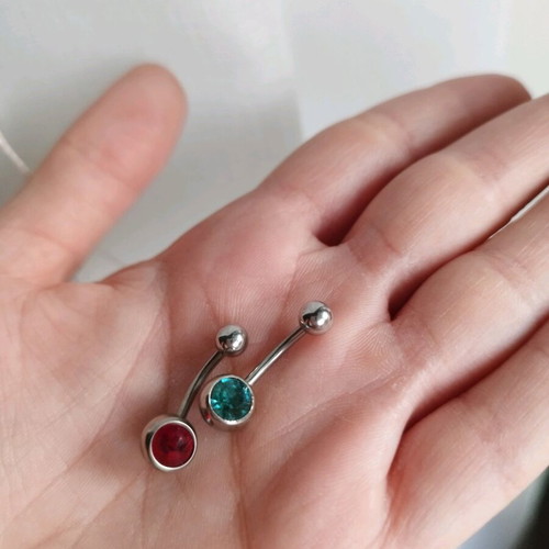 Navel piercing like new, set of 2 with emerald and red stones