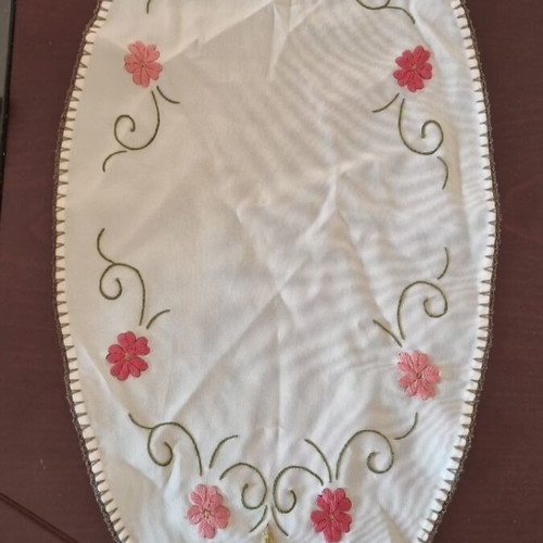 Oval table runner with embroidery like new, length 59 cm