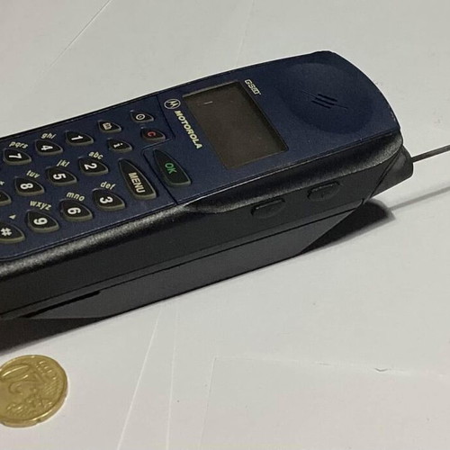 Motorola 6200 Flore used, blue, the “brick” phone