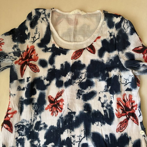 Women's blouse like new, size L, white and blue floral