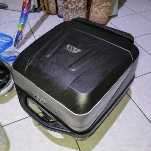 Givi Bold 32L Monolock top case with inner lining