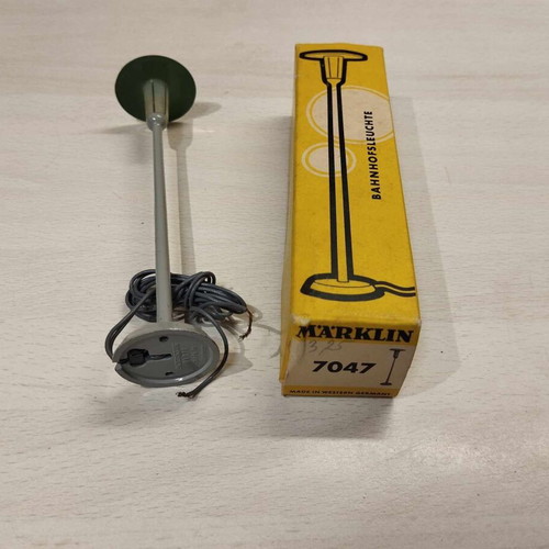 Märklin Model Train Lamps like new, code 7047, 2 boxes
