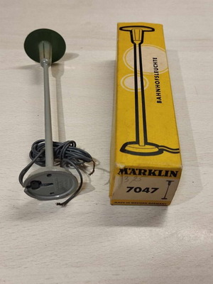 Märklin Model Train Lamps like new, code 7047, 2 boxes