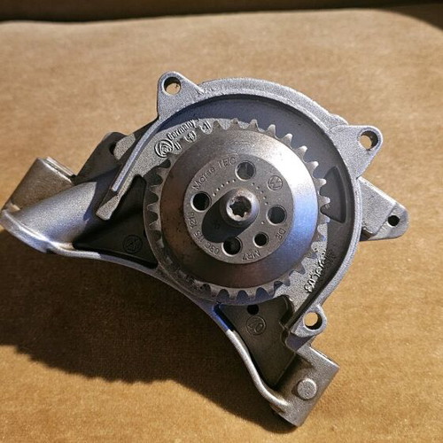 Golf 5 Tsi oil pump used, genuine