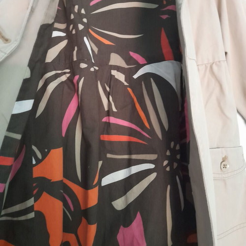 Gap trench coat for 5 years old like new, beige