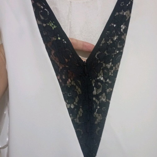 Dress like new with zipper and lace, size M