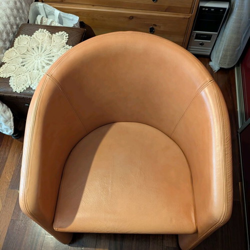 Leather armchairs used, 3 pieces, 1 orange and 2 ecru