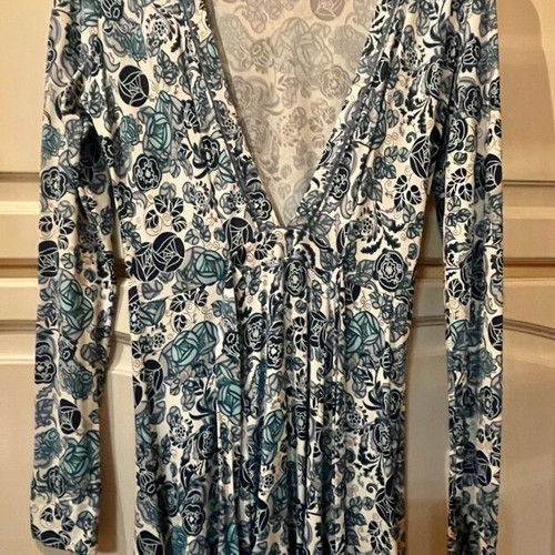 Pinko dress with deep V-neck and integrated belt, like new, size M, blue and white floral
