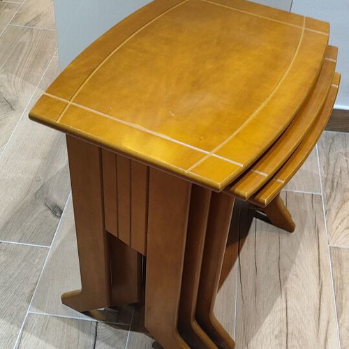 Wooden nesting coffee tables set of 3 used, classic design