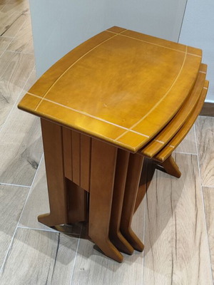 Wooden nesting coffee tables set of 3 used, classic design