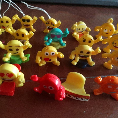 Kinder emoji figures like new, pack of 20 pieces