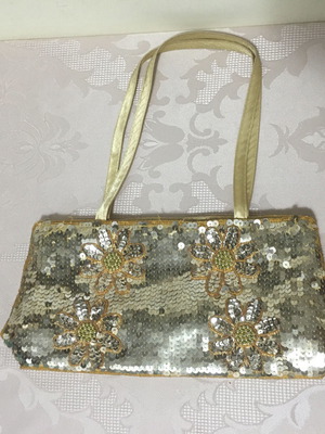Shoulder bag used