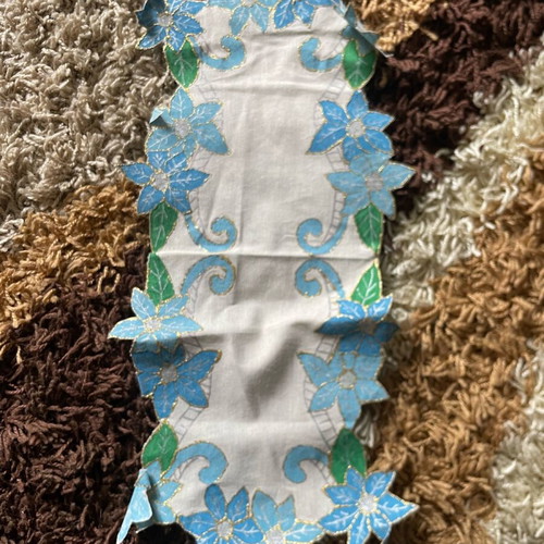 Table linen like new 77x46 cm with 2 hand-painted napkins 48x22 cm