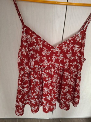 Blouse with adjustable straps large, in good condition