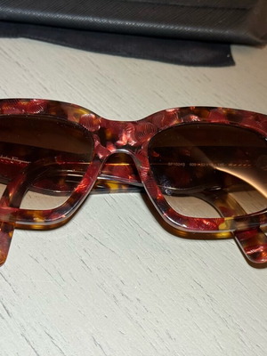 Ferragamo sunglasses new, limited edition, red multicolor