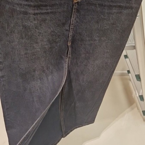 Zara denim midi skirt like new, black, size L