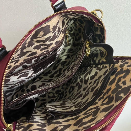 Elisabeth George leather handheld bag with gold details like new