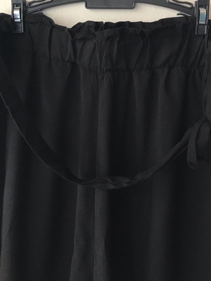 Black shorts with side pockets new, size L
